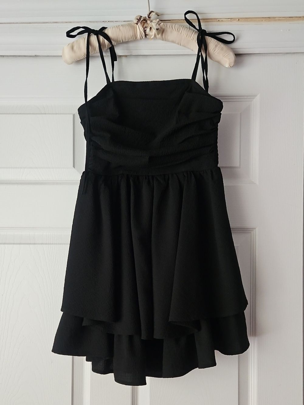 SHEIN Black Tiered Tie-Strap Party Dress